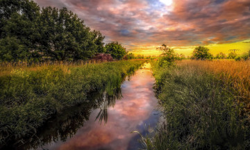 Картинка природа восходы закаты лето поле деревья зелень трава река германия отражение облака закат пейзаж