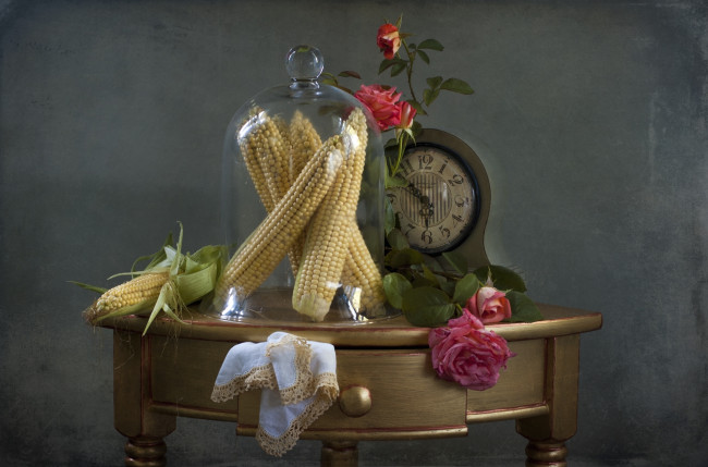Обои картинки фото еда, натюрморт, кукуруза, розы, часы
