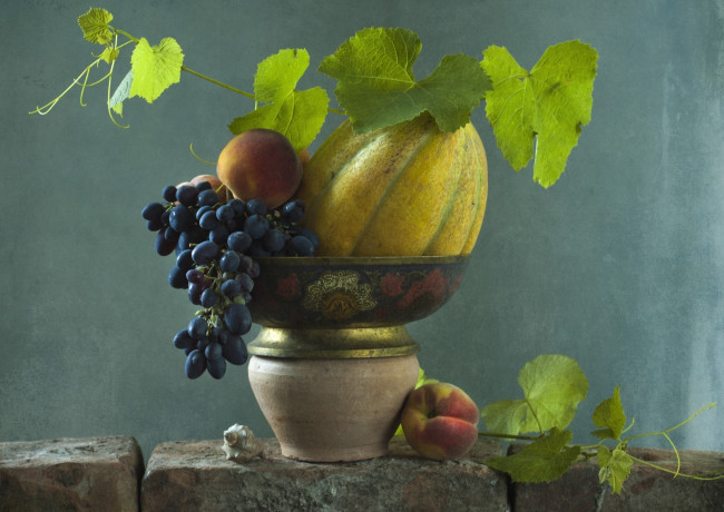 Обои картинки фото еда, натюрморт, виноград, дыня, персик, ракушка