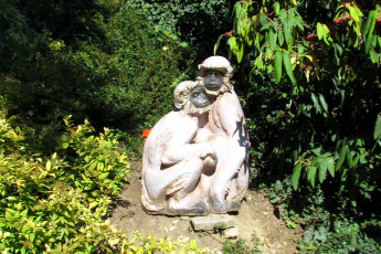 обоя прага, разное, садовые и парковые скульптуры, обезьяна, двое, растения