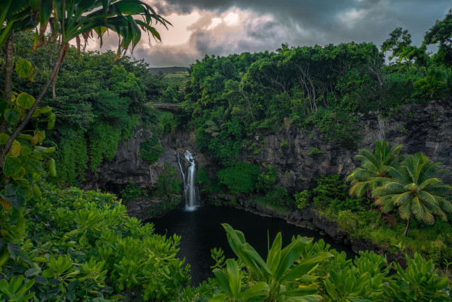 Обои картинки фото природа, водопады, скалы, водопад, закат, hawaii, maui