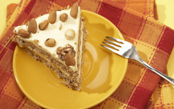 Картинка еда пирожные кексы печенье салфетка вилка тарелка орехи крем шоколад кусок тортика