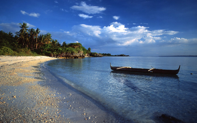 Обои картинки фото природа, побережье, океан, пляж, пальмы, лодка, тропики