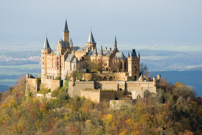 Обои картинки фото города, - дворцы,  замки,  крепости, замок, осень, деревья, панорама, гора