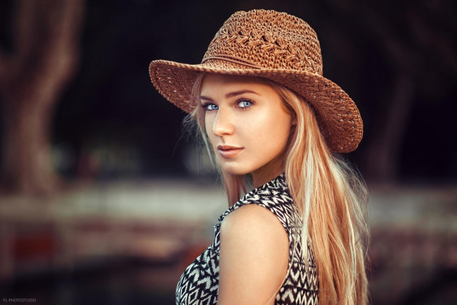 Обои картинки фото девушки, eva mikulski, модель, топ, лицо, шляпа, блондинка, eva, mikulski