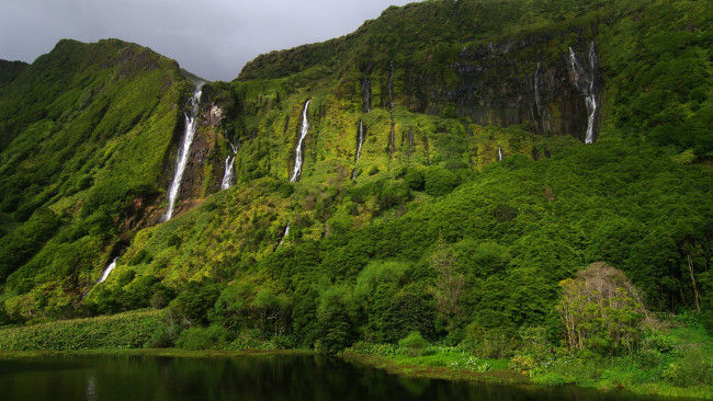Обои картинки фото природа, водопады, горы, лес, озеро
