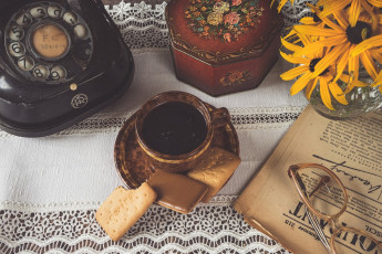 Картинка еда кофе +кофейные+зёрна телефон старинный очки печенье шкатулка