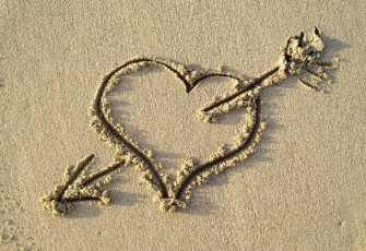обоя праздничные, день, св, валентина, сердечки, любовь, стрела, сердце, песок, рисунок