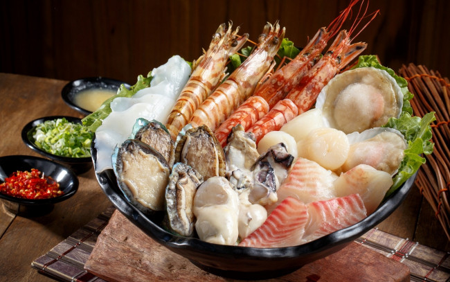 Обои картинки фото еда, рыба,  морепродукты,  суши,  роллы, моллюски, креветки