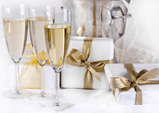 Картинка праздничные угощения шампанское бокалы банты подарки коробки