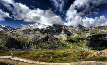 Картинка природа горы долина панорама канатная дорога облака