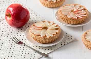 Картинка еда пирожные +кексы +печенье корзинки выпечка яблоко
