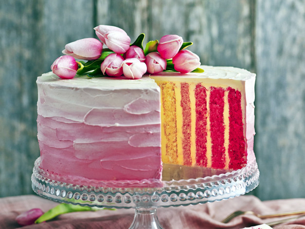 Обои картинки фото еда, торты, многослойный, торт, тюльпаны