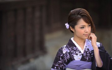 Картинка девушки -+азиатки кимоно