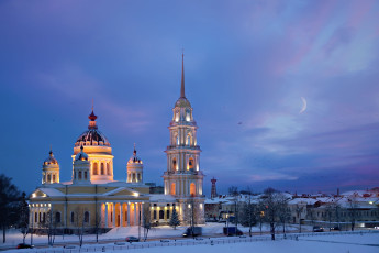 Картинка рыбинск+ россия города -+православные+церкви +монастыри вечер