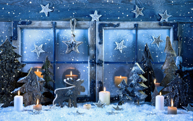 Обои картинки фото праздничные, фигурки, окно, ёлки, снег, звездочки, свечи, лось