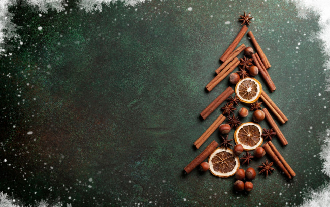 Обои картинки фото праздничные, угощения, палочки, украшения, орехи, holiday, celebration, рождество, елка, корица, decoration, christmas, tree, снежинки, xmas, новый, год, merry