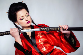 Картинка девушки -+девушки+с+оружием кимоно катана