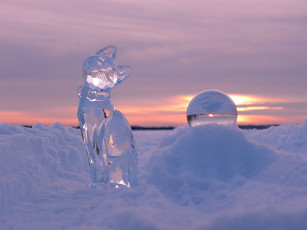 Картинка природа зима ледяные скульптуры кошка снег ледовые фигуры шар закат