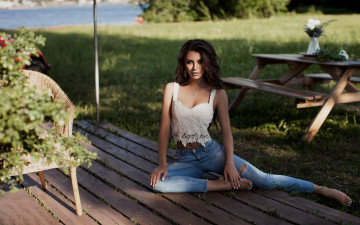 Картинка олеся+кравченко девушки сексуальная стройная красотка брюнетка джинсы модель девушка олеся кравченко взгляд флирт поза макияж