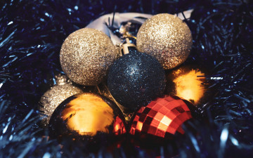 Картинка праздничные шары мишура шарики