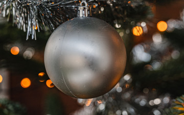 Картинка праздничные шары серебристый шар