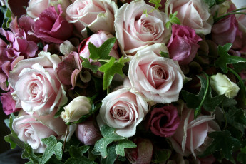 Картинка цветы букеты композиции розы эустома капли