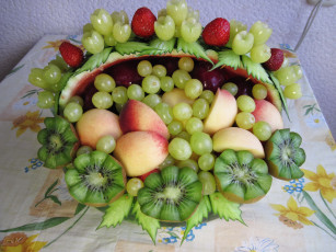 обоя еда, фрукты,  ягоды, персики, виноград, киви, дизайн, клубника