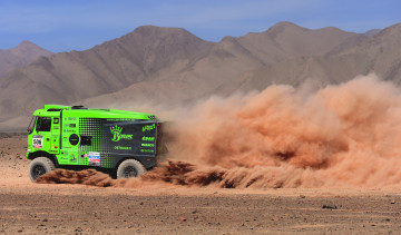 Картинка спорт авторалли x222 ginaf жара Чемпионат грузовик гонка вид сбоку rally dakar пыль пустыня зеленый x 222