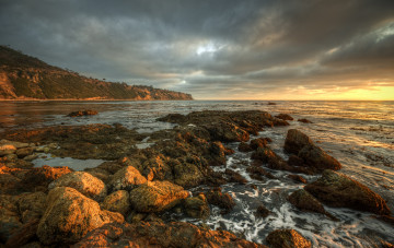 Картинка природа побережье океан облака скалы камни бухта