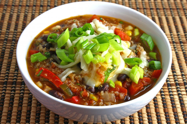 Обои картинки фото еда, первые блюда, зелень, сметана, суп