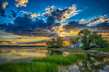 Картинка природа реки озера деревья дом озеро закат тучи небо