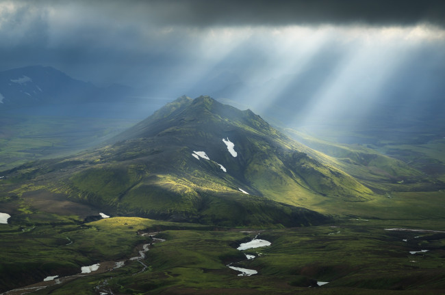 Обои картинки фото природа, горы, гора, долина, лучи, свет, небо, холми