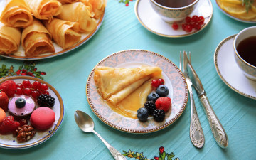 Картинка еда блины +оладьи ягоды малина макаруны голубика чай смородина ежевика