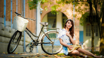 Картинка девушки -+азиатки велосипед азиатка поза