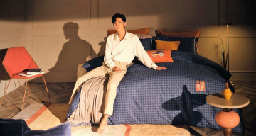 обоя мужчины, xiao zhan, актер, рубашка, брюки, постель