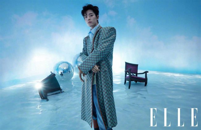 Обои картинки фото мужчины, xiao zhan, пальто, кресла, шар, лед