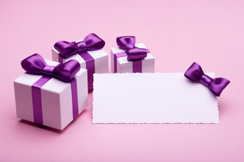 Картинка праздничные подарки+и+коробочки подарки бантики открытка