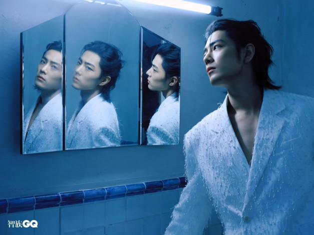 Обои картинки фото мужчины, xiao zhan, актер, пиджак, зеркало