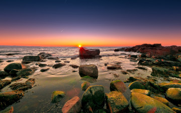 Картинка природа восходы закаты море камни закат