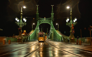 обоя города, мосты, трамвай, рельсы, мост, ночь, liberty bridge, budapest