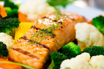 Картинка еда рыбные+блюда +с+морепродуктами запеченный лосось брокколи зелень морковь