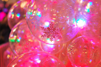 Картинка праздничные шары розовый снежинка цвет макро