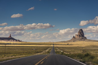 Картинка природа дороги автомобили долина монументов граница дорога юта аризона соединенные штаты линии электропередачи небо облака