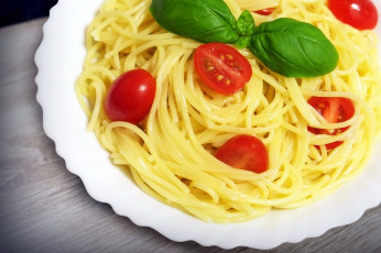 обоя еда, макаронные блюда, базилик, спагетти, помидоры, черри, томаты