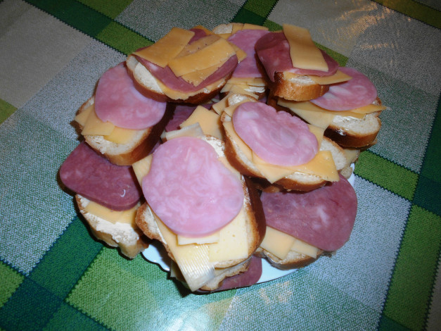 Обои картинки фото еда, бутерброды,  гамбургеры,  канапе, сыр, колбаса, хлеб