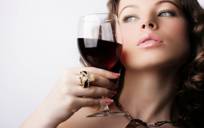 Обои картинки фото -Unsort Лица Портреты, девушки, украшения, бокал, вино