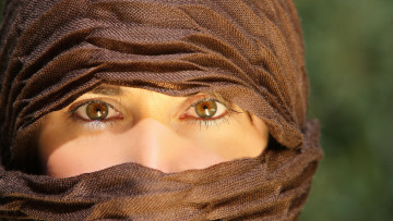 Картинка разное глаза хиджаб