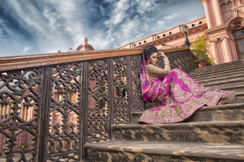 Картинка девушки -unsort+ брюнетки +шатенки индианка сари лестница