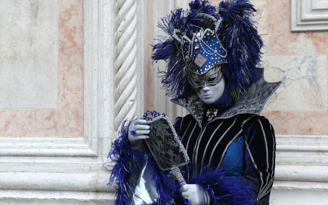 Обои картинки фото разное, маски,  карнавальные костюмы, венеция, карнавал, маска, костюм, перья, зеркало